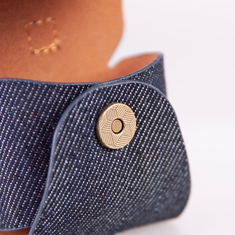 AirPods - Denim - UK trident